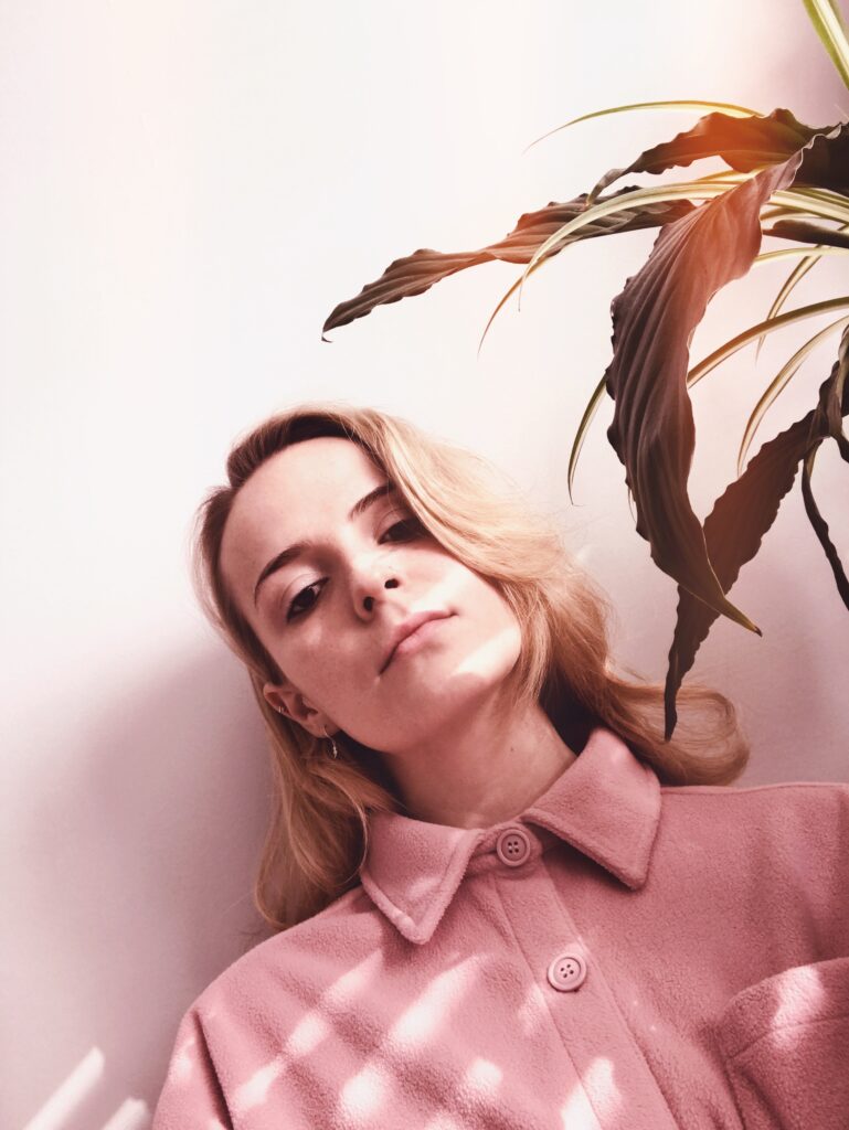Jen Island shares dreamy new single ‘I Wonder’
