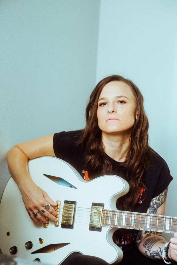 Emily Wolfe returns with powerful new single ‘Walk In My Shoes’
