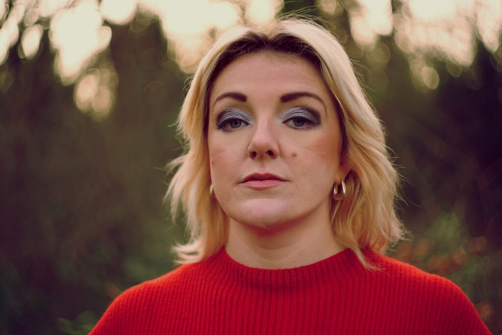 Sirene shares new single ‘Don’t Let Me Fall (Out Your Mind)’