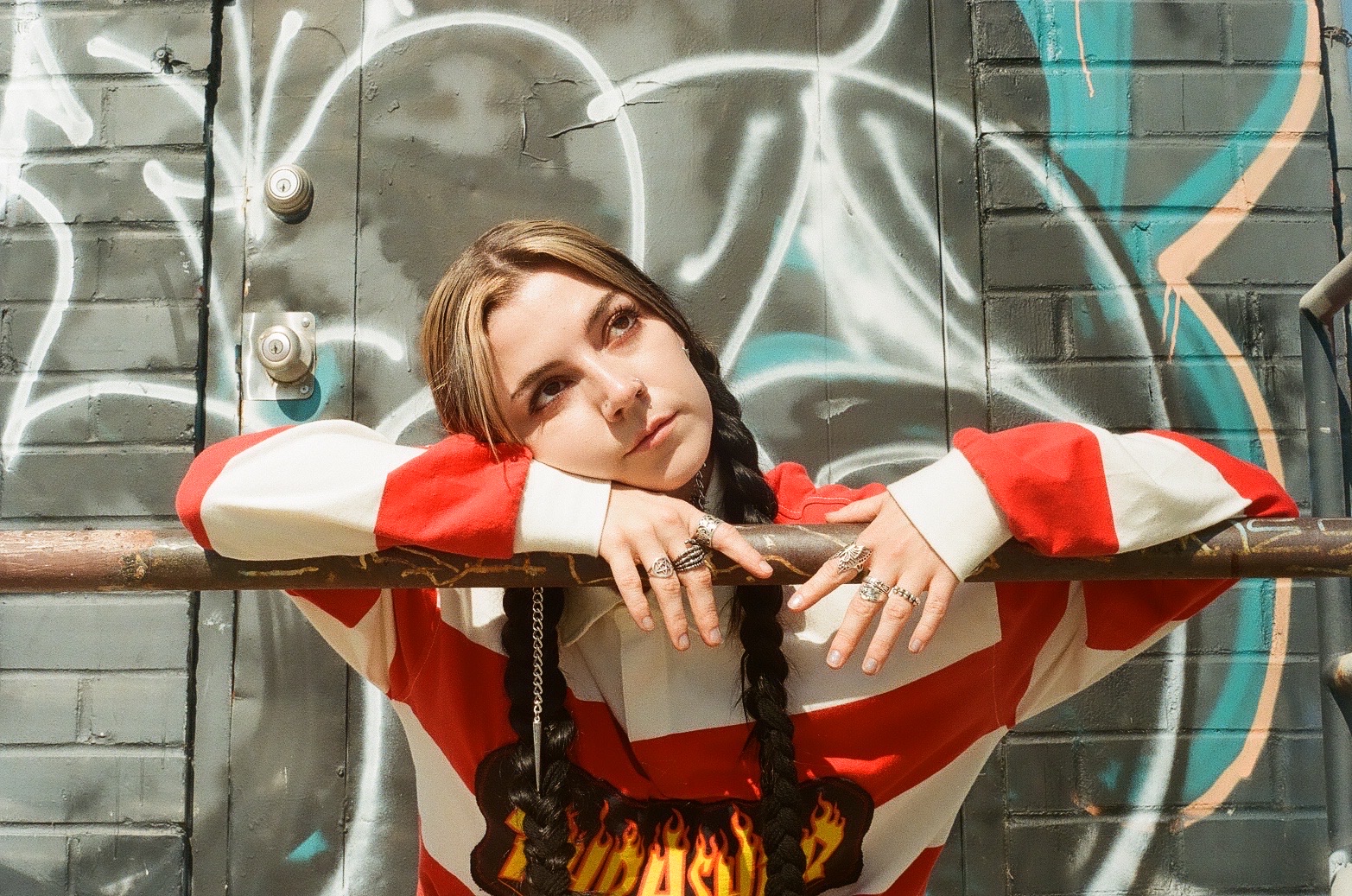 Read more about the article Noelle Sucks shares new single ‘Ugly Ugly’