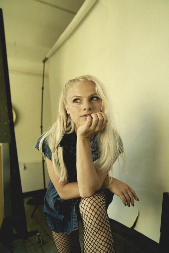Izzy S.O shares new single ‘Without You I Don’t Like Sundays’