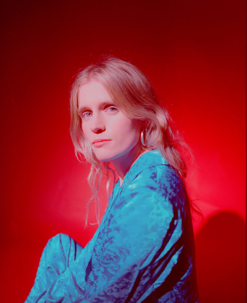 Holly Munro releases new single ‘Glow Up’ and announces debut EP