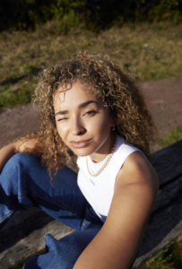 Read more about the article Ella Eyre returns with new single ‘Head In The Ground’