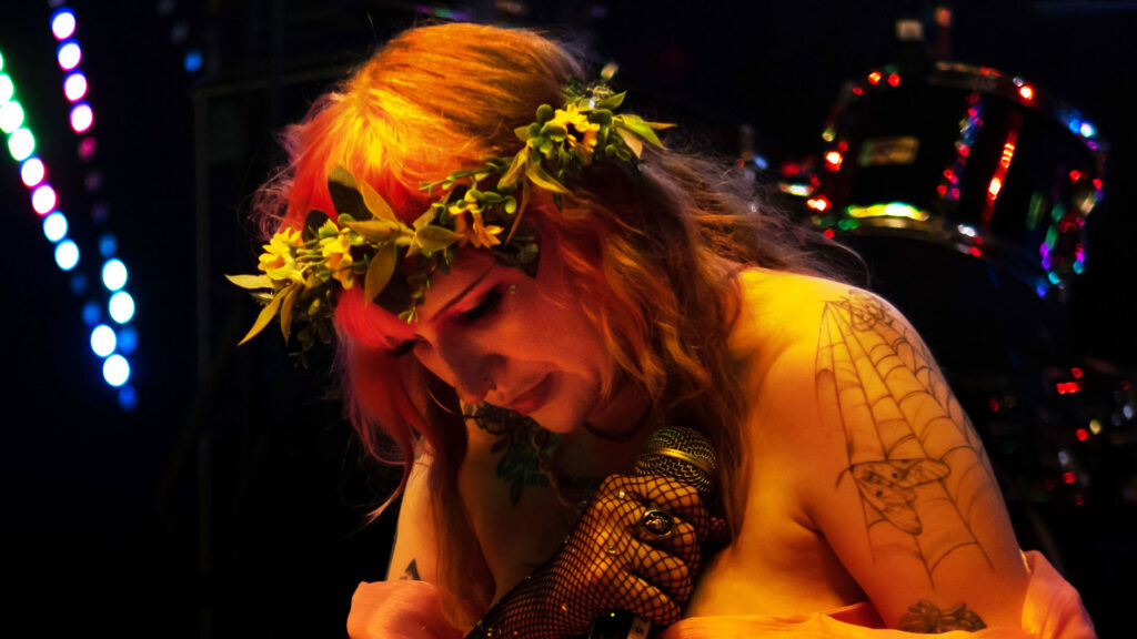 Jodie Langford merges punk attitude and electronica on new single ‘Foefetti’
