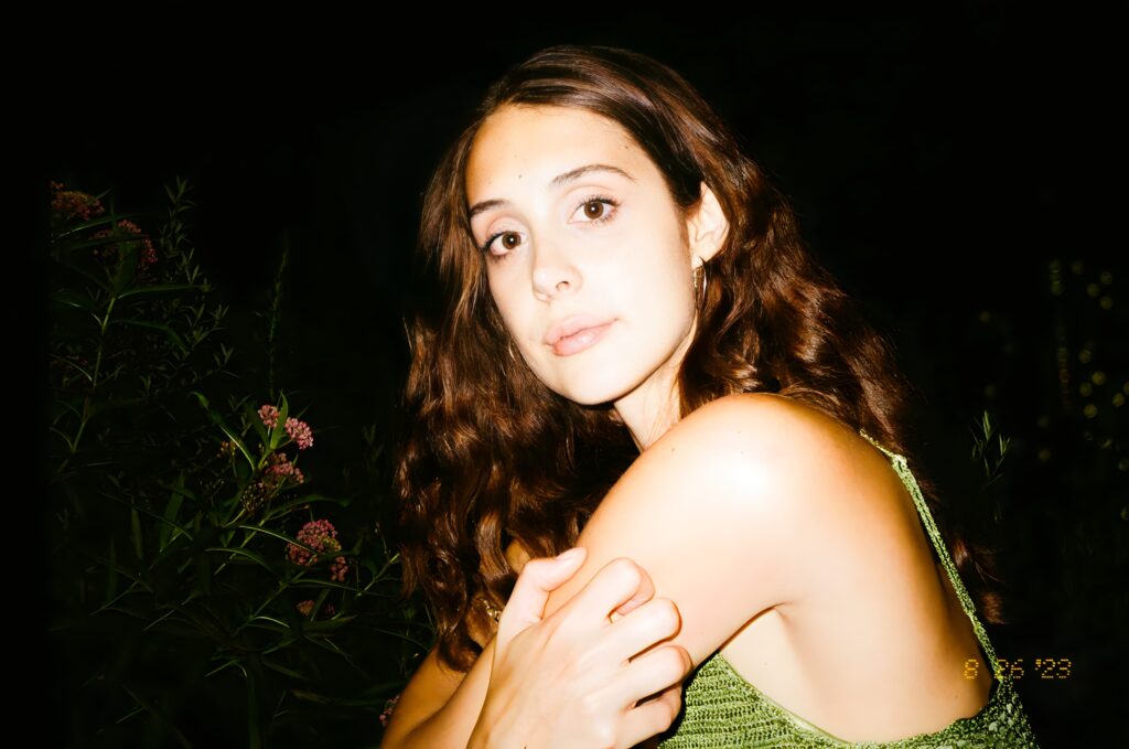 Nisa unveils double single ‘Currents’ / ‘Vertigo’