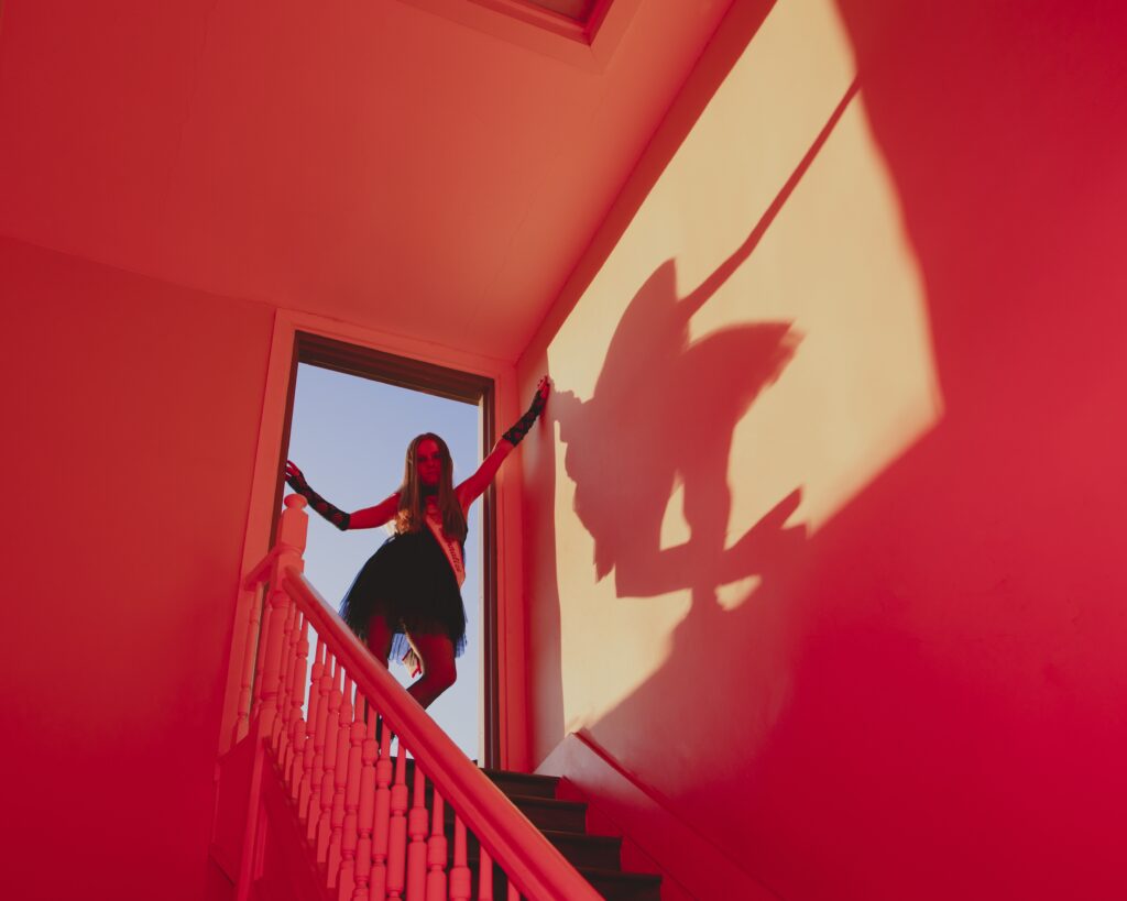 Lily Hain has returned with her latest single, ‘OH GOD’