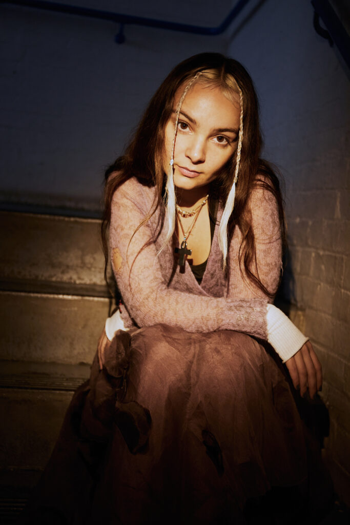 Margo Raats unveils soul-baring new single ‘Crying In The Taxi’