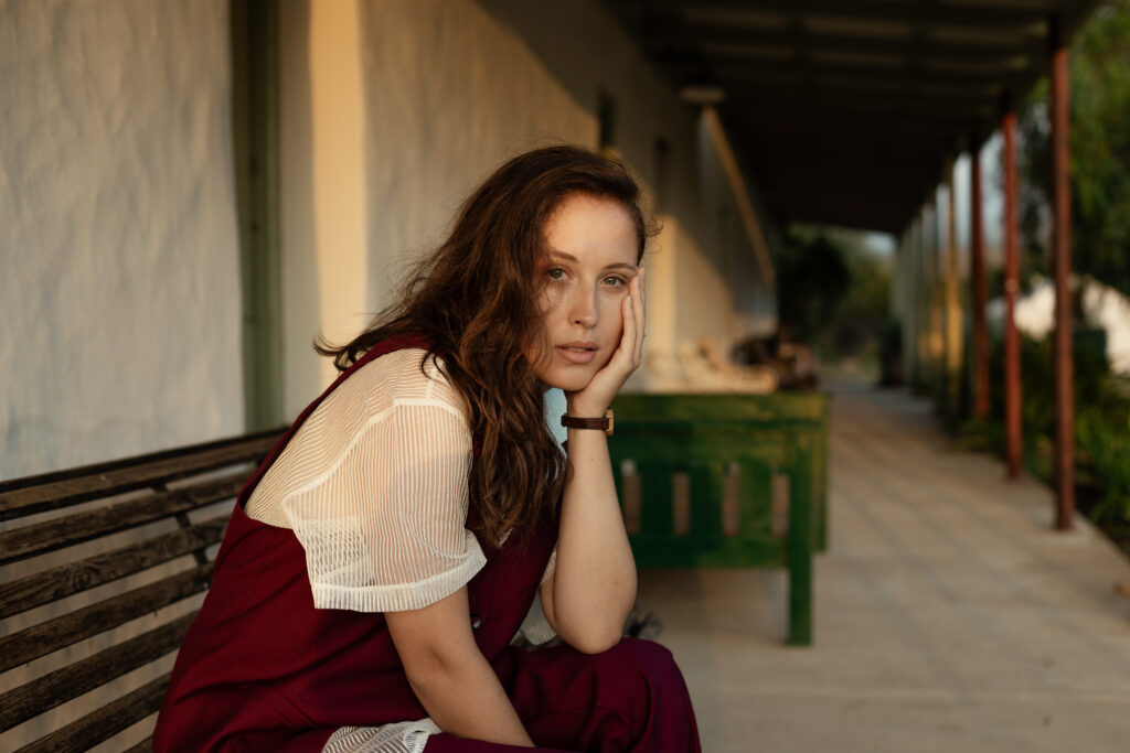 Alice Merton announces new EP, shares new single/video ‘pick me up’