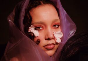 Read more about the article Julia Pratt fears her home may not recognise her anymore on new single ‘Carolina’