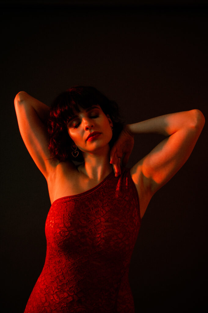 Imogen Clark releases new single ‘Squinters’