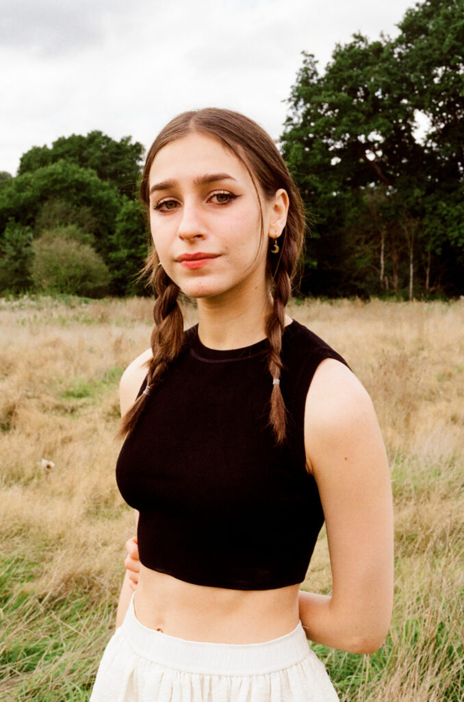 Lexie Carroll shares new single ‘evelyn’
