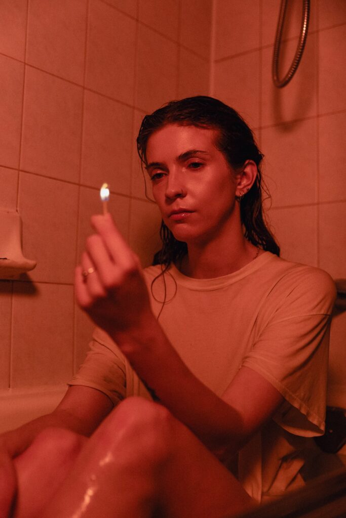 Ellis shares new single & video ‘it’ll be alright’