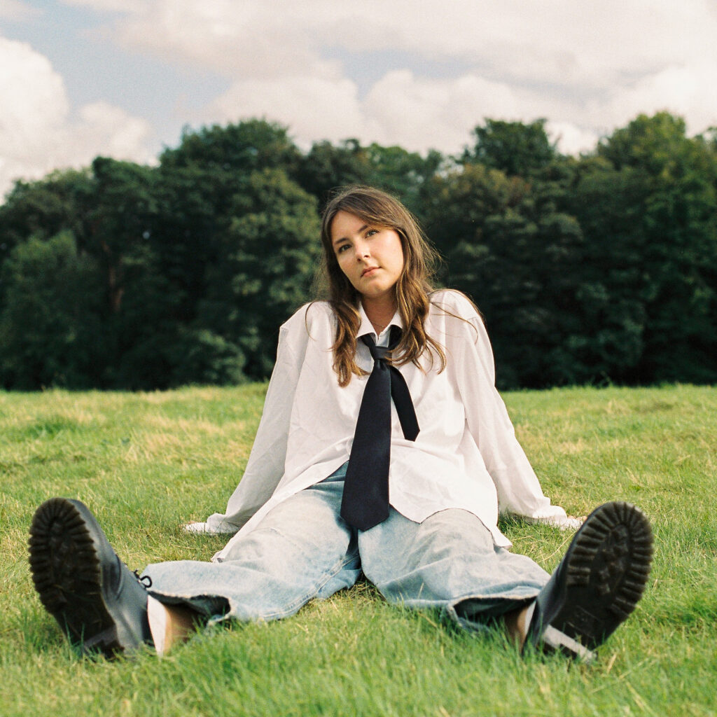 Joely June is back with her shimmering new single ‘Not a Crier’