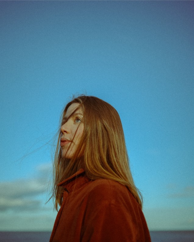 You are currently viewing Niamh Regan shares new song ‘Belly’