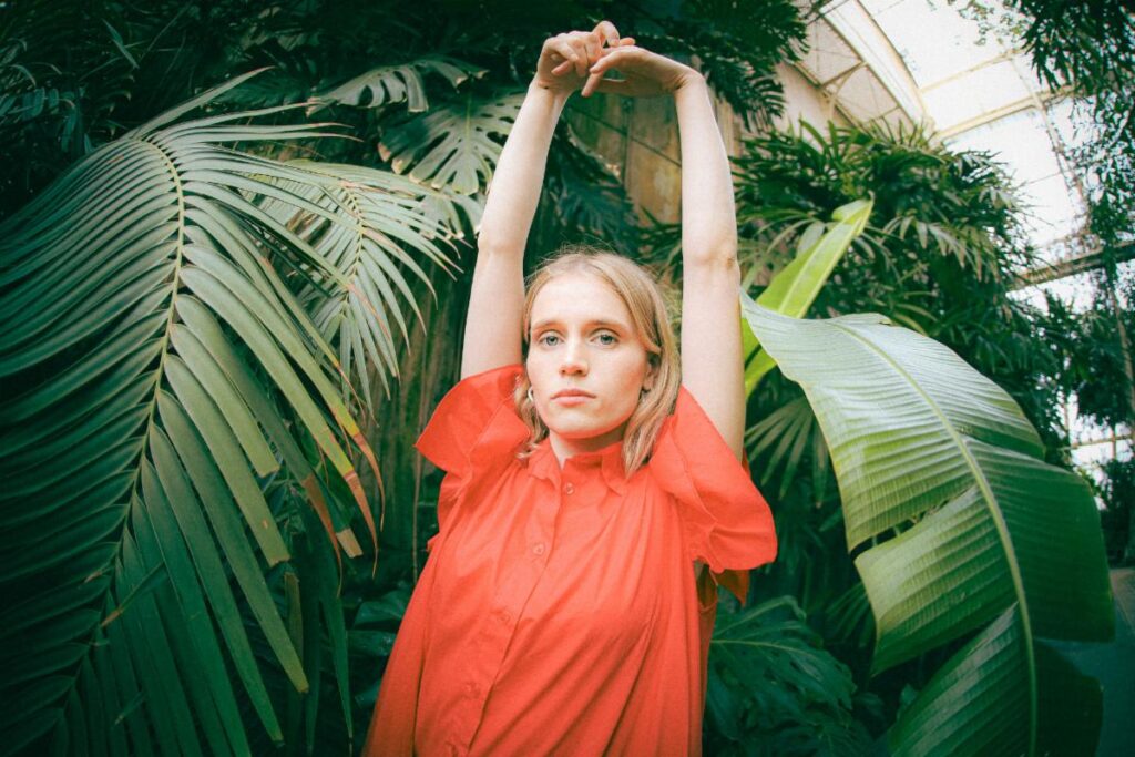 Holly Munro releases ‘Out of Style’ and announces new EP