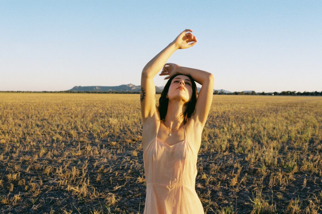 Grace Cummings shares new single and video ‘A Precious Thing’