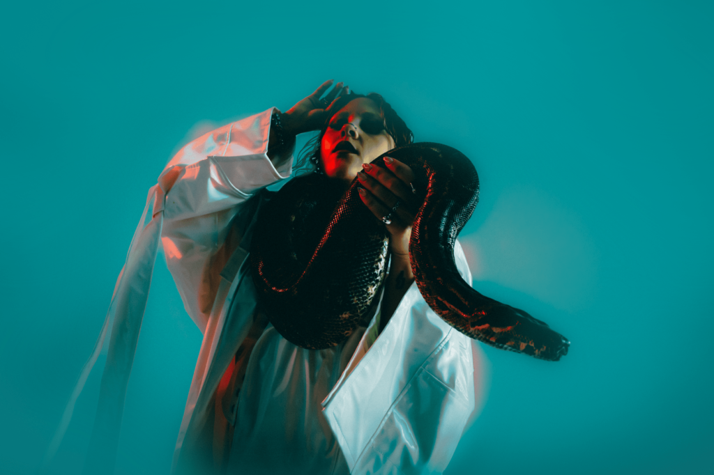 QUEEN LAYA unveils new single ‘RAPTURE (CULT)’