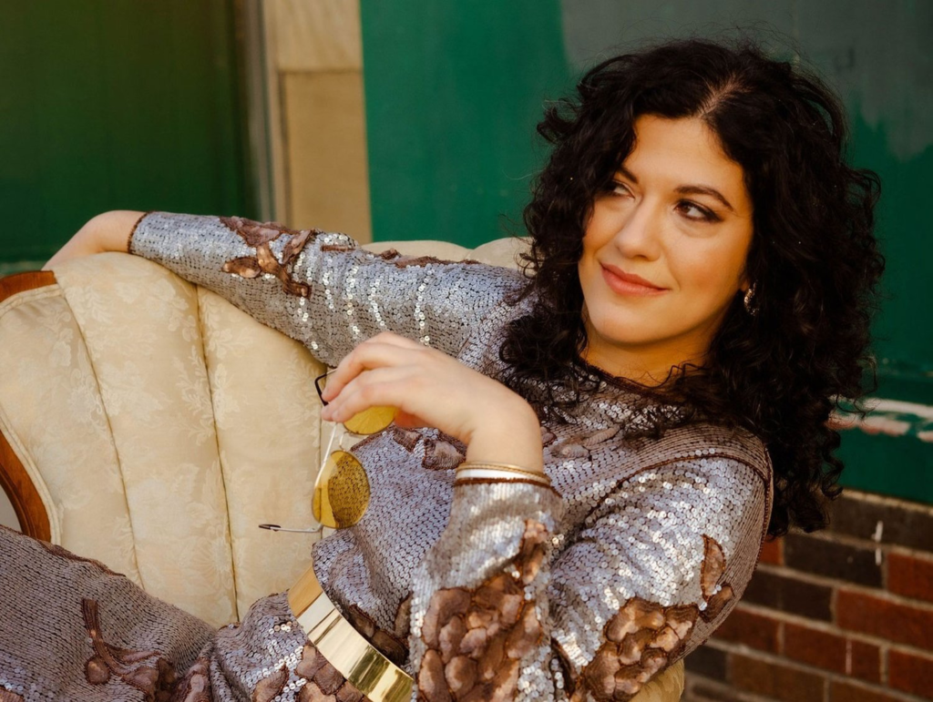 Casii Stephan shares new single ‘Wine & Gold’