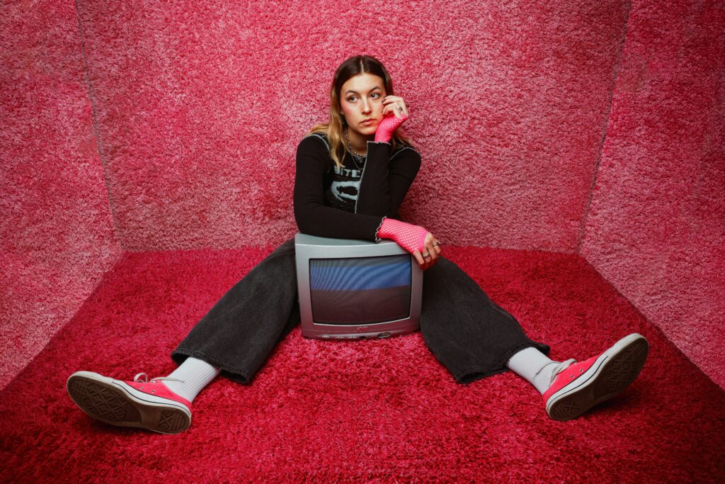 Lille Venn returns with dizzy single ‘Just Like Me!!’