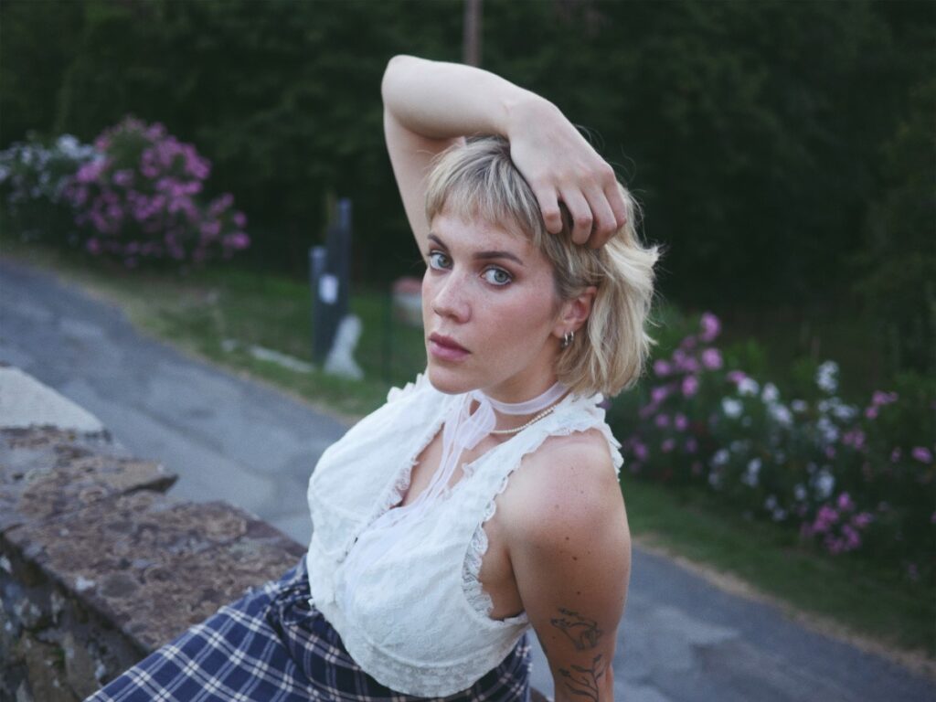 Bess Atwell unveils warming new single ‘Something Now’