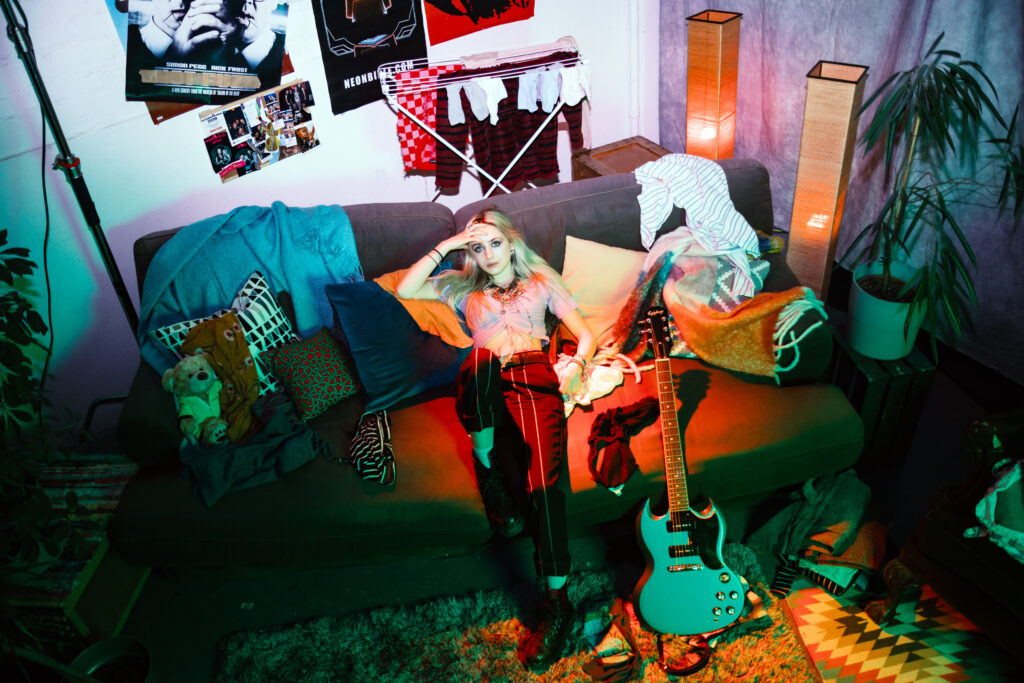 Lizzie Esau releases new single ‘Cool’