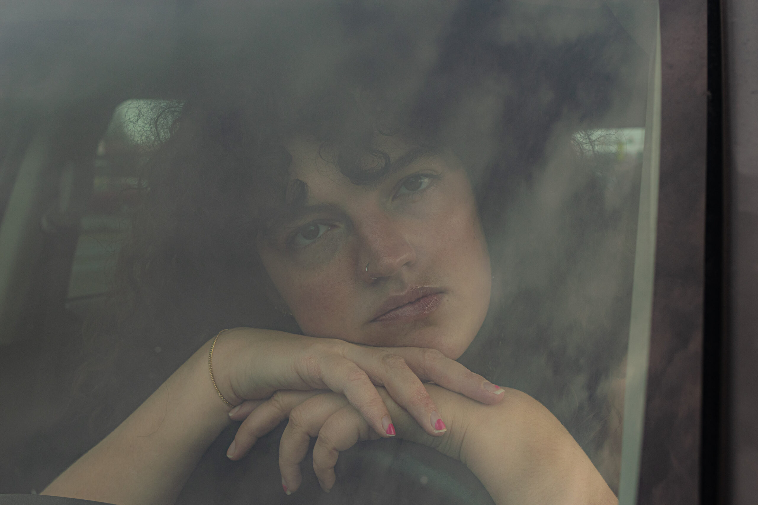 You are currently viewing Sloan Golden finds refuge in long car conversations with debut single & cinematic video ‘Parking Lot’