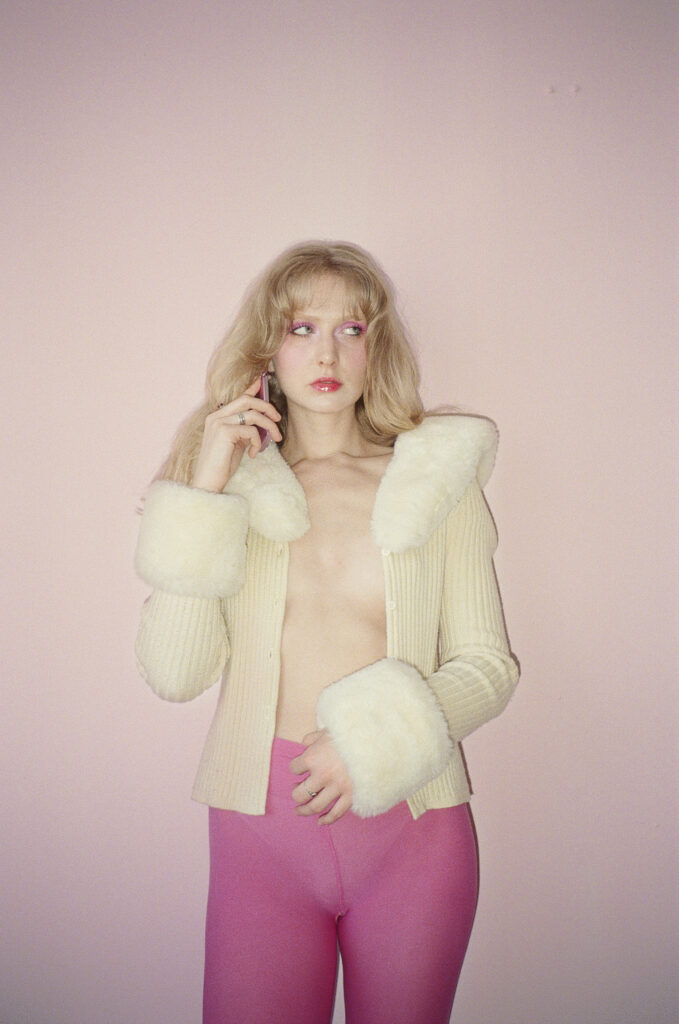rlyblonde releases new single ‘Dumb Blonde’