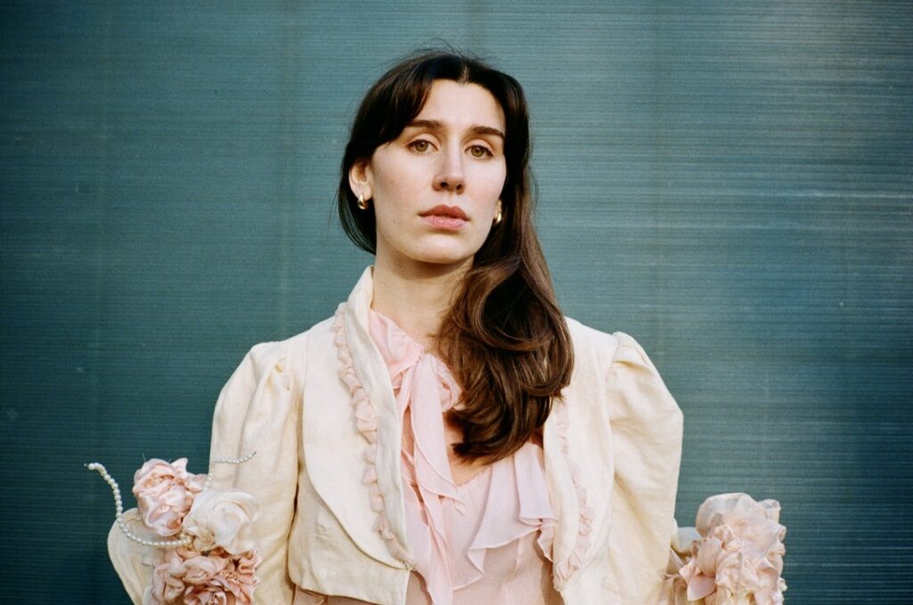 Ormella releases haunting new single ‘STICK THE KNIFE IN’