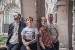 Read more about the article Fightmilk return with new single ‘Summer Bodies’ critiquing patriarchal beauty standards