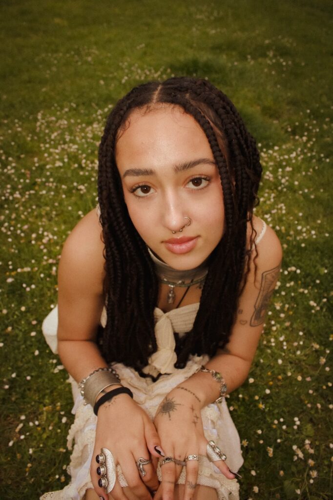 Yuneki releases debut single ‘Like Honey’