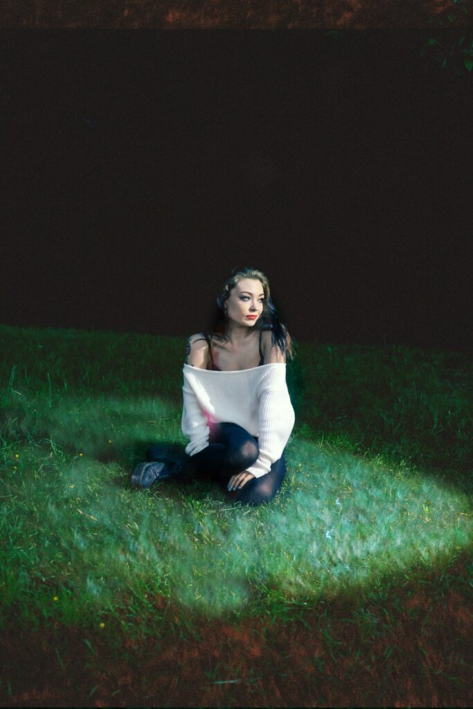 Hannah Robinson enters into new, grittier sound with new single ‘Blissfully Miles Away’