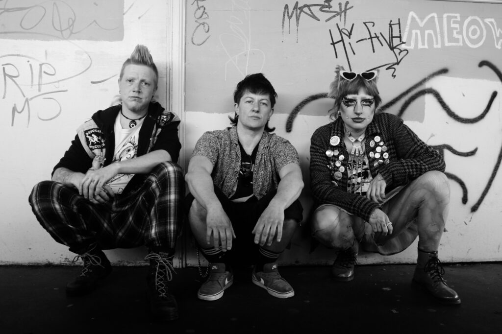 Daffodildos release powerful new single ‘Never Enough’