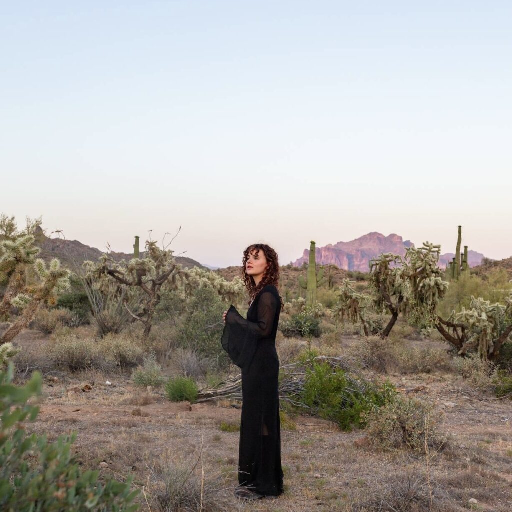 Izzy Mahoubi releases folkloric new single ’70’s Baby’