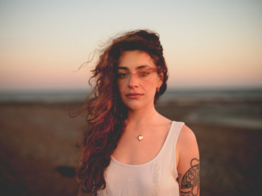 Eleni Drake releases effortlessly affecting new track ‘Swim’