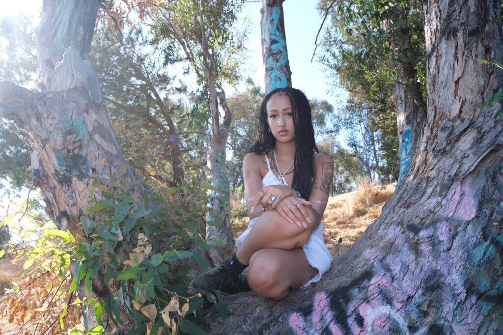 Yuneki announces debut EP & shares new single ‘Over Again’