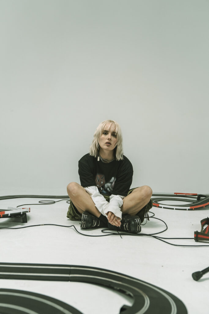 SOFY anounces mixtape and shares new single ‘mine’