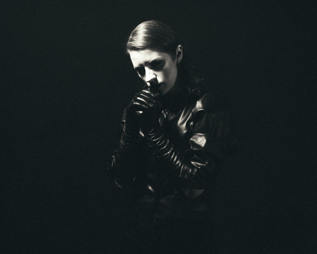 SPELLES share new single ‘Devil In This House’