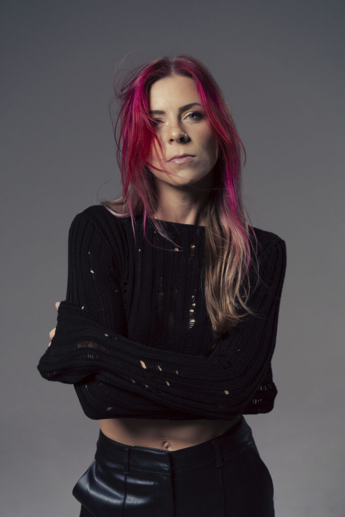 Taylor Acorn & Charlotte Sands team up on ‘Final Nail’