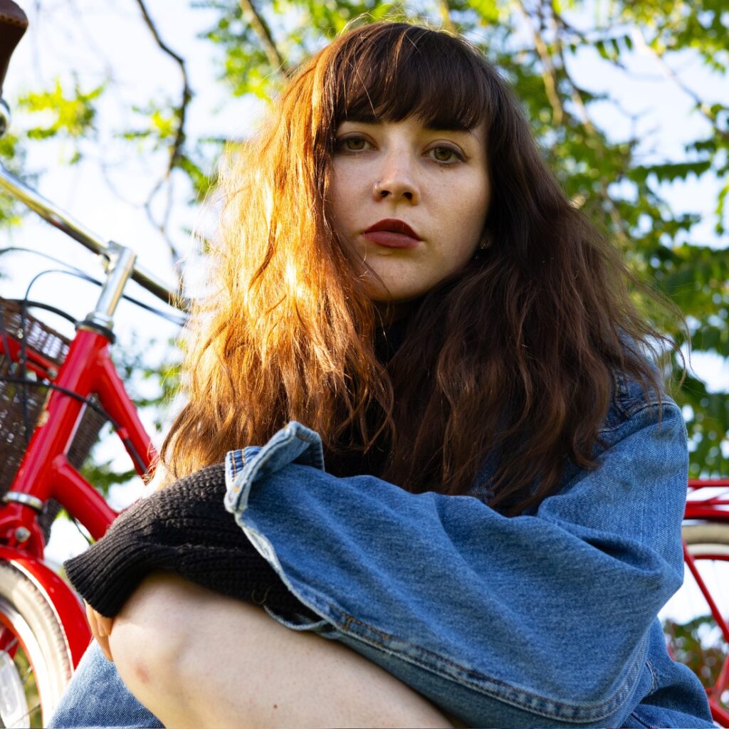 Dilettante shares new tongue-in-cheek single ‘Honey’