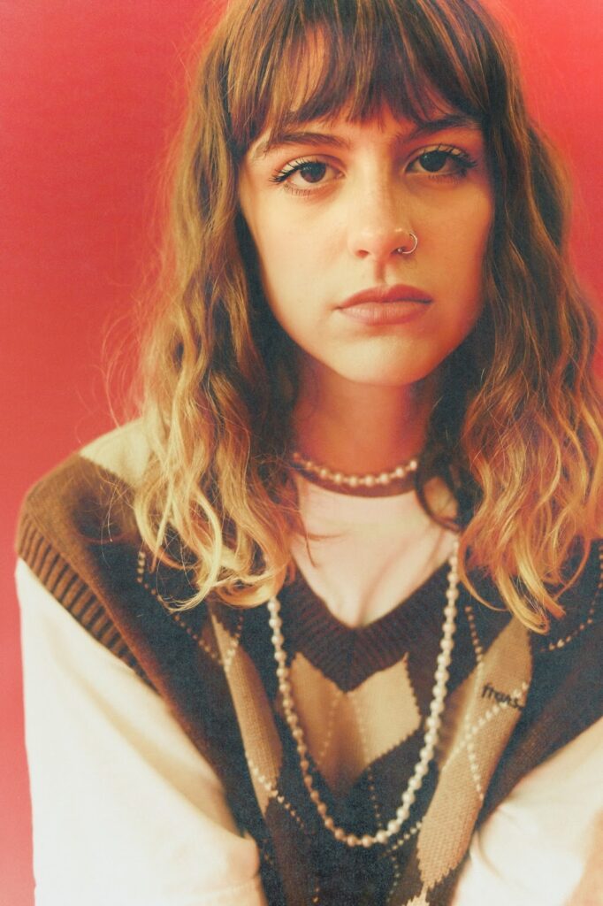 Chloe Slater releases new single ‘Tiny Screens’