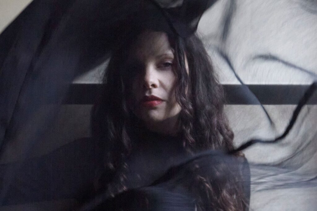 Natalie Bouloudis presents tempestuous new single ‘Dream River’