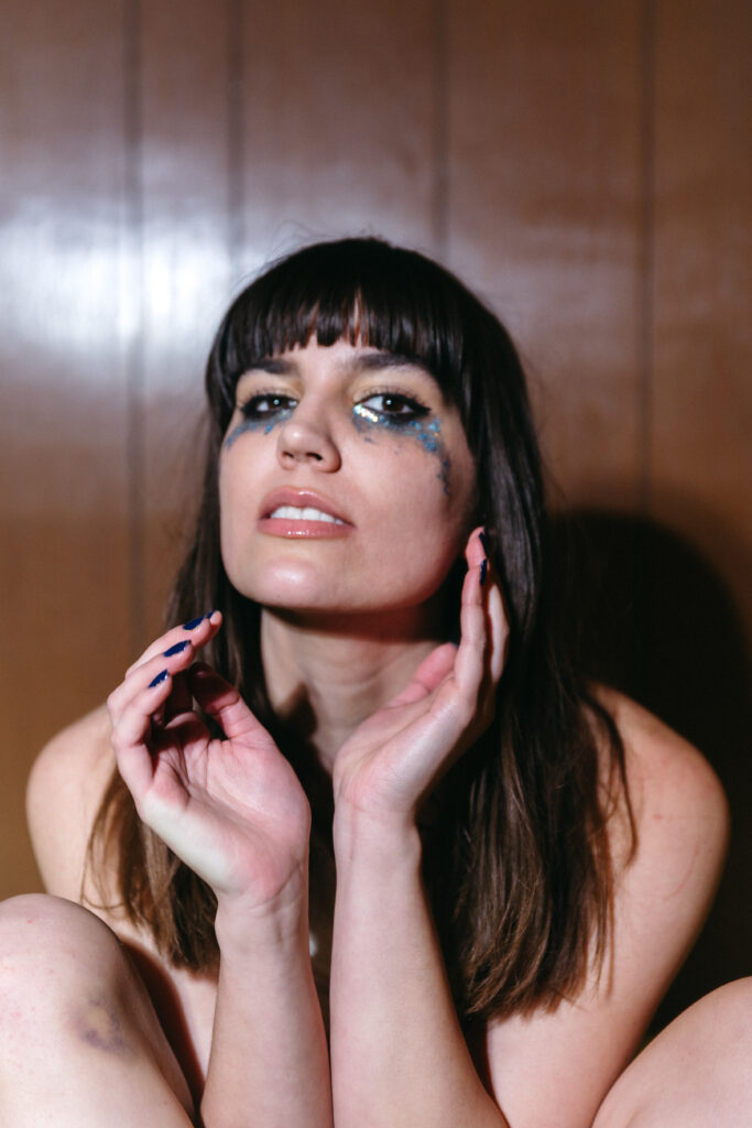 Vikki Minor releases cinematic new single, ‘The Labyrinth’