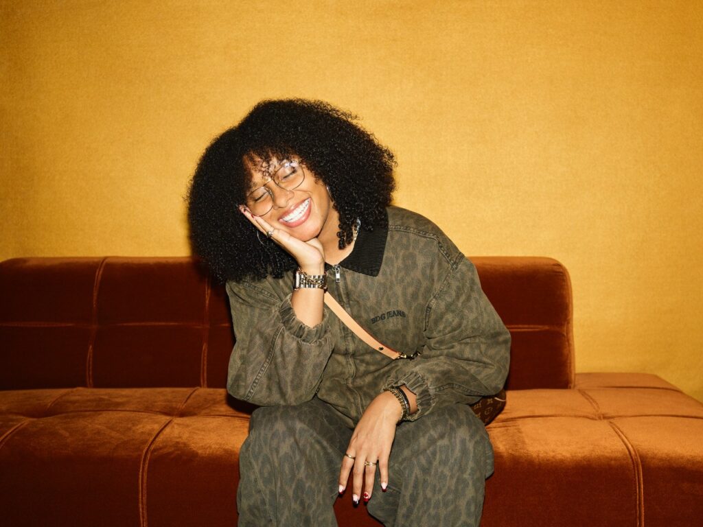 Tia Gordon releases brand new single ‘backwards loving’