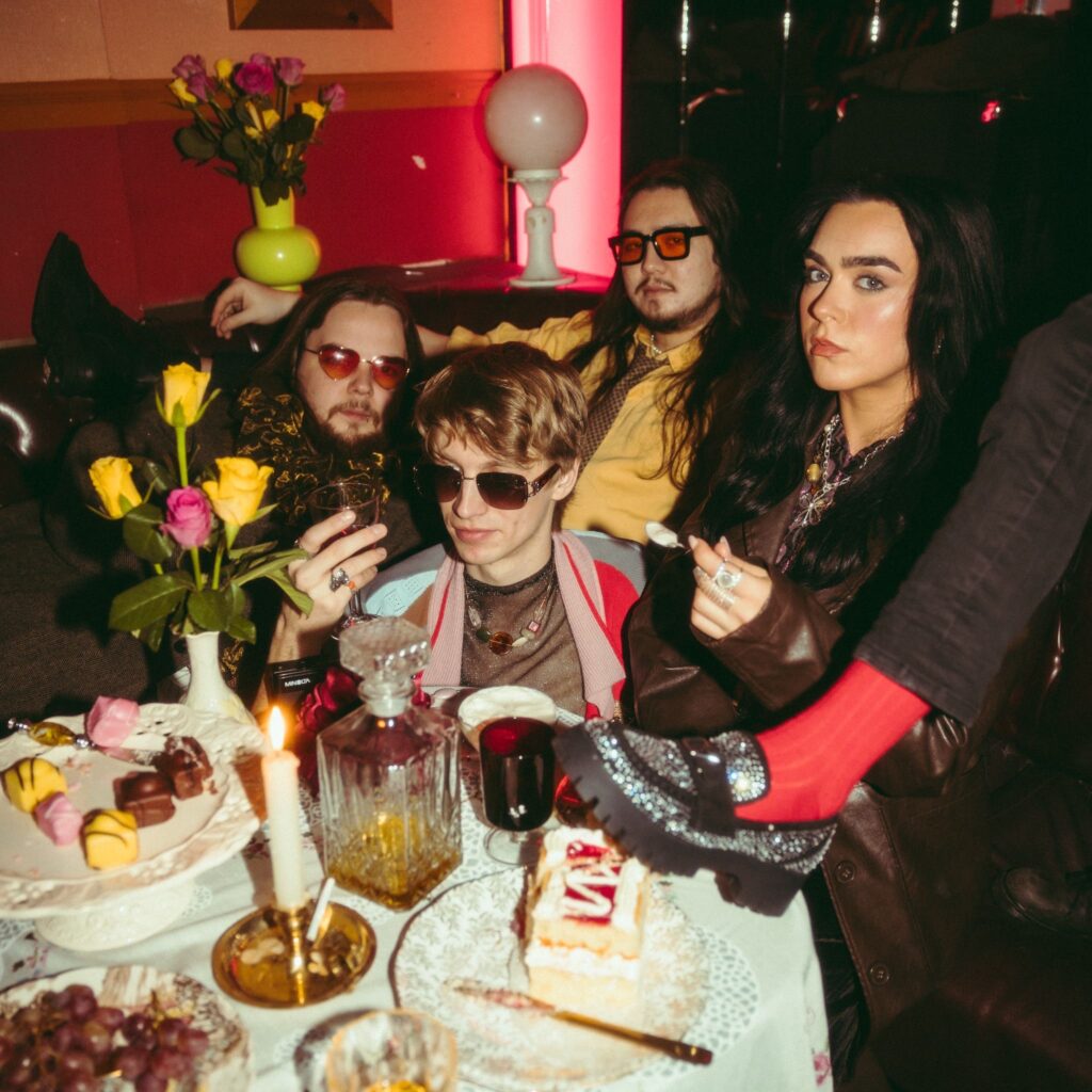 VERA release sassy new single ‘Take It All Off’