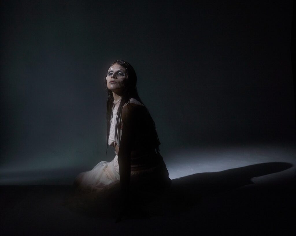 Lou Tides shares campy, dark single ‘Low Wow’