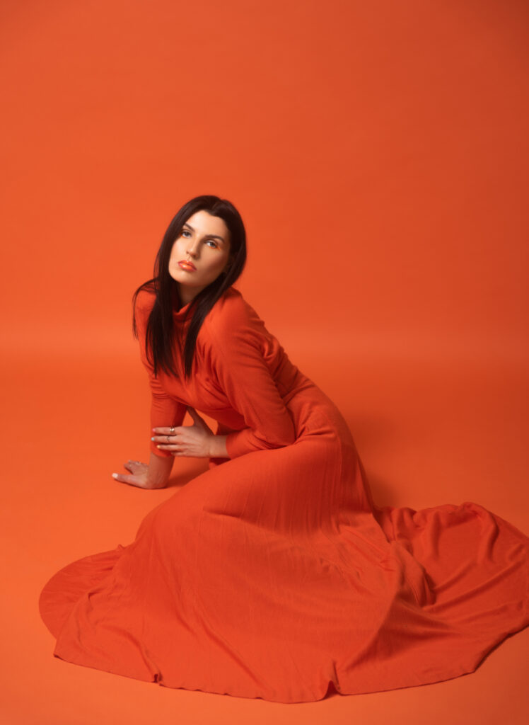 Erica Knox reclaims heartbreak with ethereal folk-pop single ‘Kerosene’