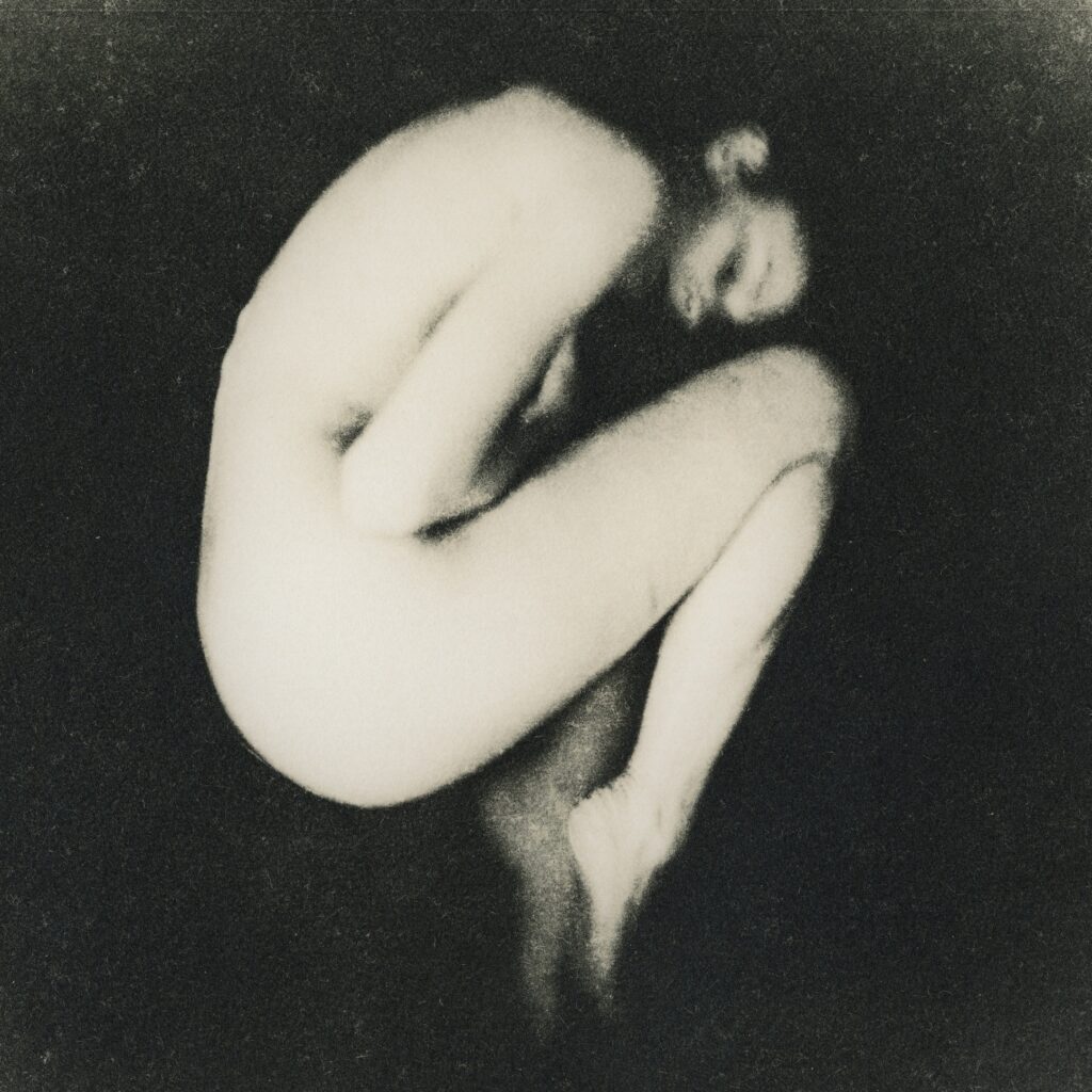 Bec Lauder and The Noise announce debut LP The Vessel; share new single/video ‘Give It’