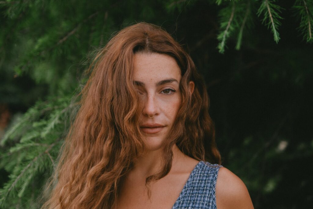 Eleni Drake releases new single ‘I Don’t Not Love You’