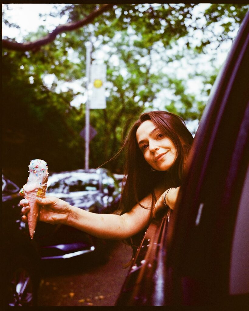 Annabelle Chairlegs shares new single & video ‘Ice Cream On The Beach’