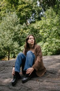 Read more about the article Amy Jay shares new single ‘Margins’